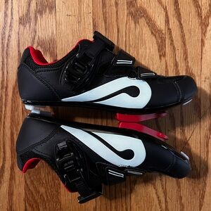 New Peloton bike shoes size 6 37